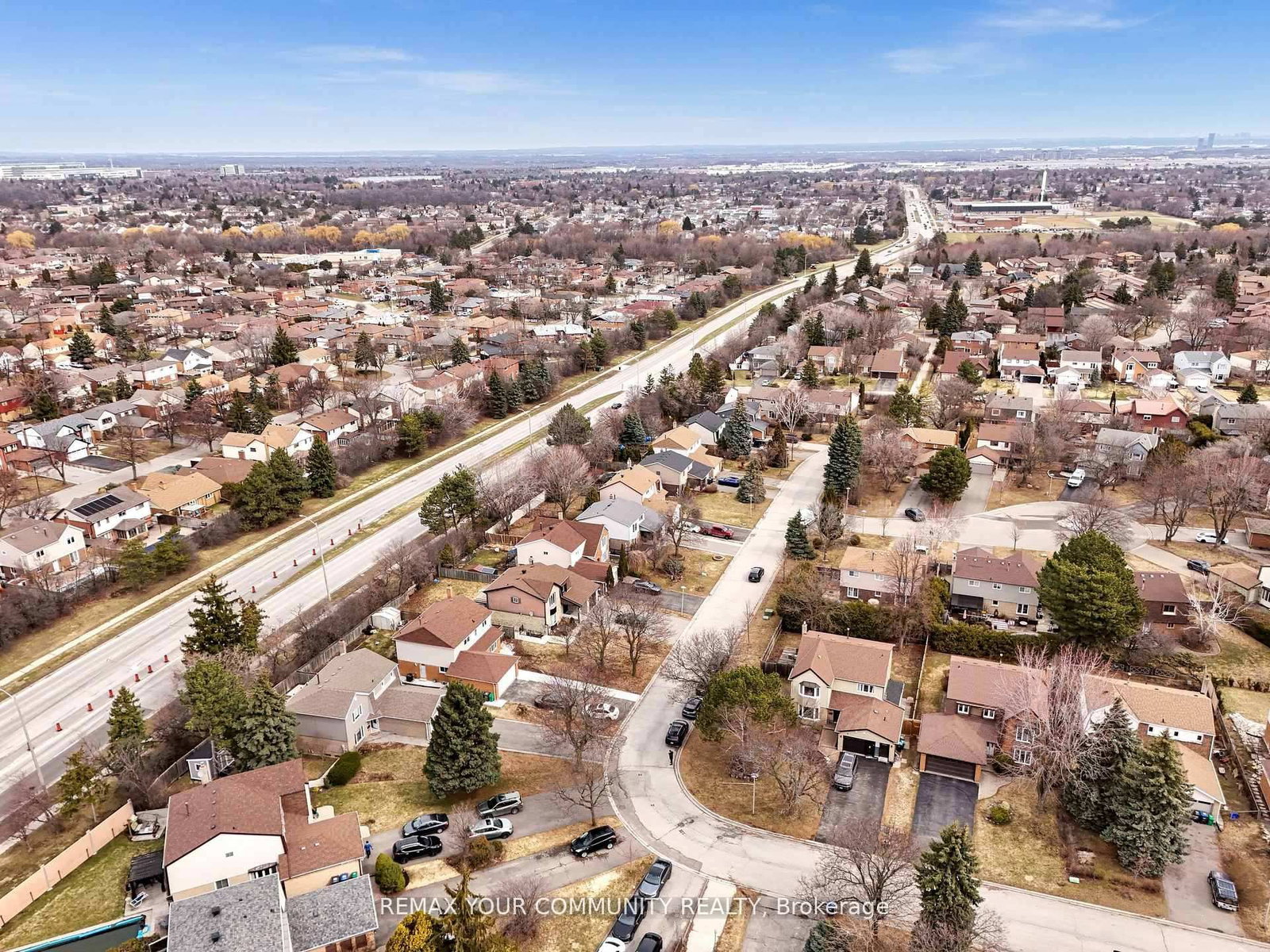 Detached House for sale at 22 MADELAINE Crescent, Brampton, Ontario, L6S 2Y9 - Central Park - MLS: W13000486