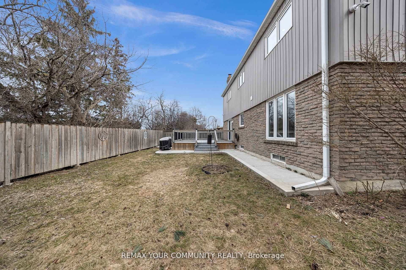 Detached House for sale at 22 MADELAINE Crescent, Brampton, Ontario, L6S 2Y9 - Central Park - MLS: W13000486