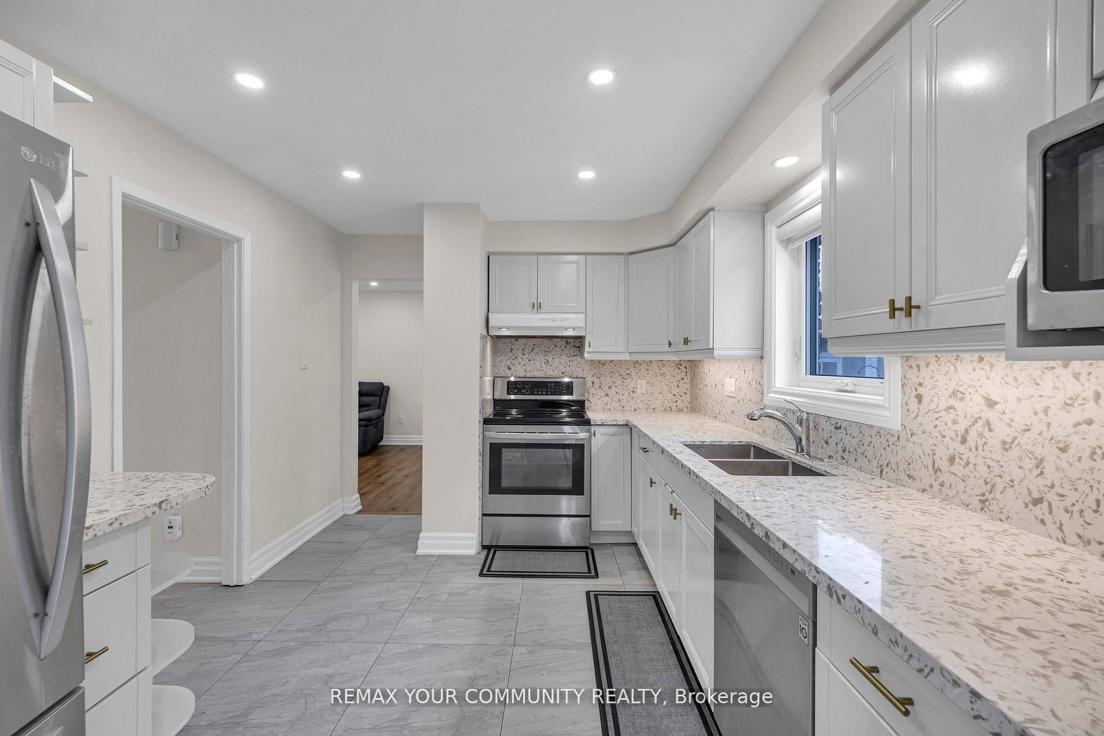 Detached House for sale at 22 MADELAINE Crescent, Brampton, Ontario, L6S 2Y9 - Central Park - MLS: W13000486