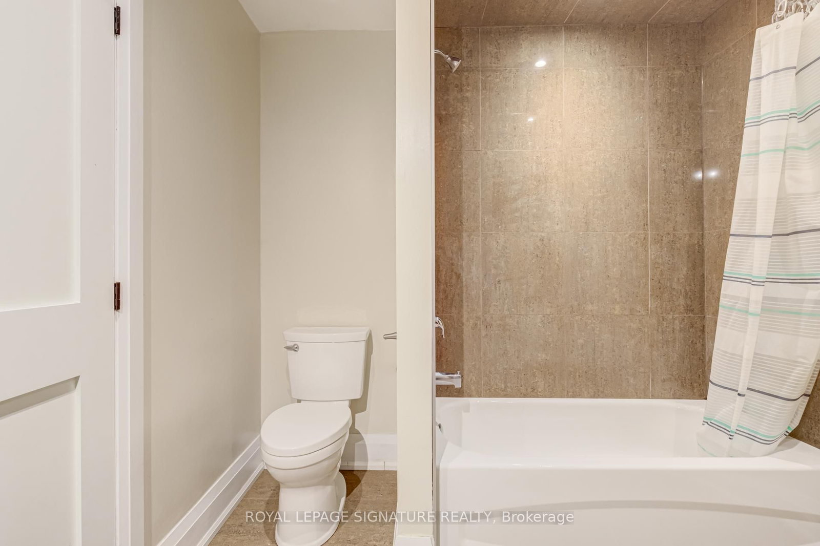 14 Rotherham Avenue, Unit Upper 2 Levels - Photo 16