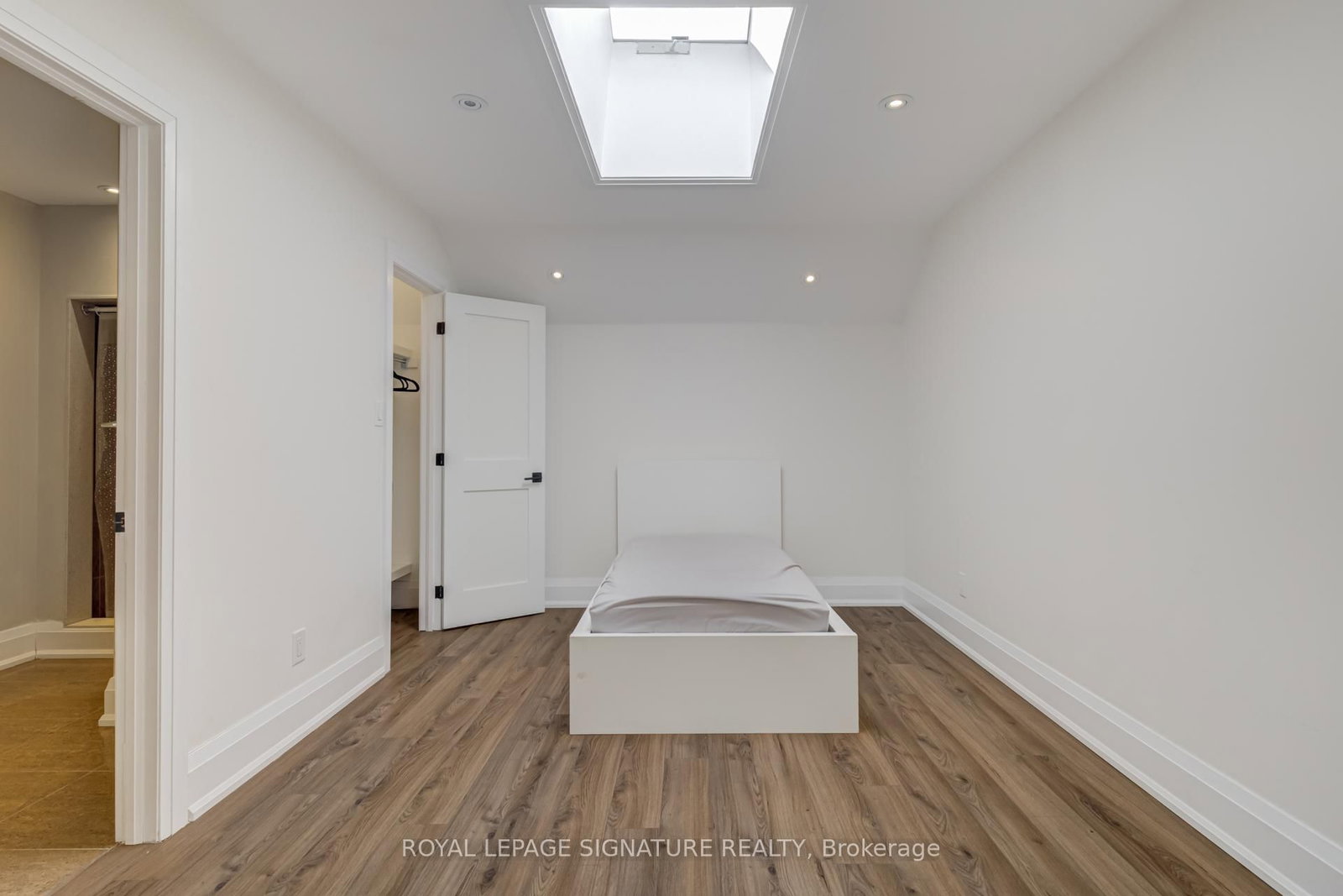 14 Rotherham Avenue, Unit Upper 2 Levels - Photo 18