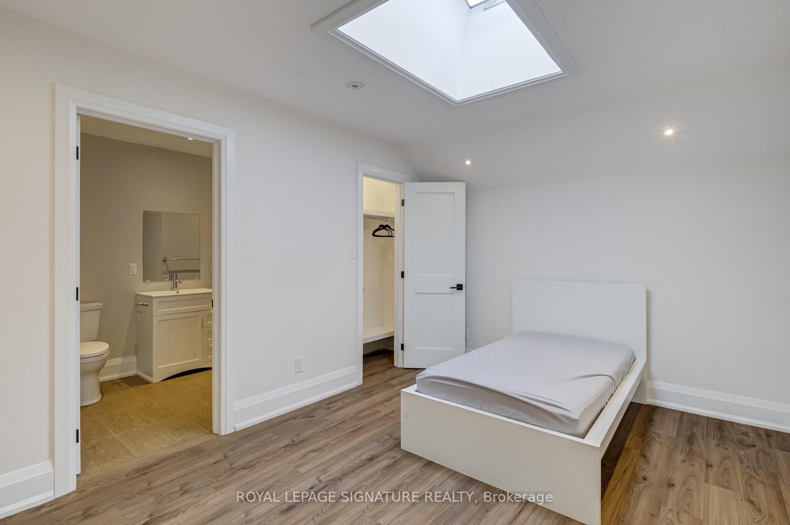 14 Rotherham Avenue, Unit Upper 2 Levels - Photo 19