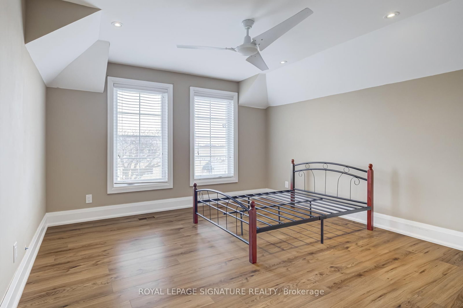 14 Rotherham Avenue, Unit Upper 2 Levels - Photo 21