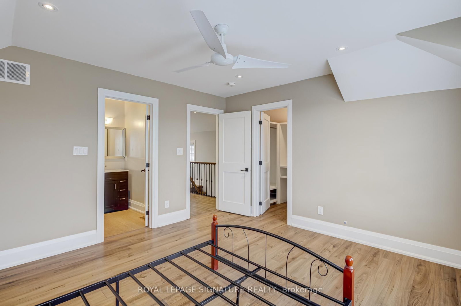 14 Rotherham Avenue, Unit Upper 2 Levels - Photo 22