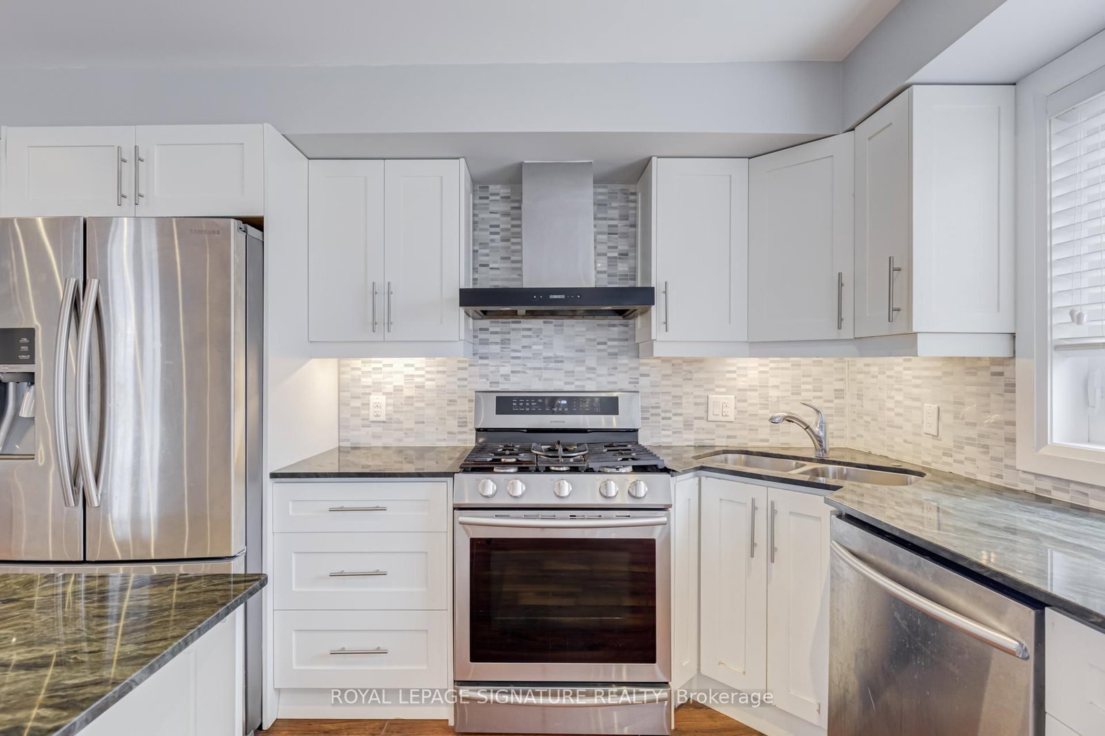 14 Rotherham Avenue, Unit Upper 2 Levels - Photo 6