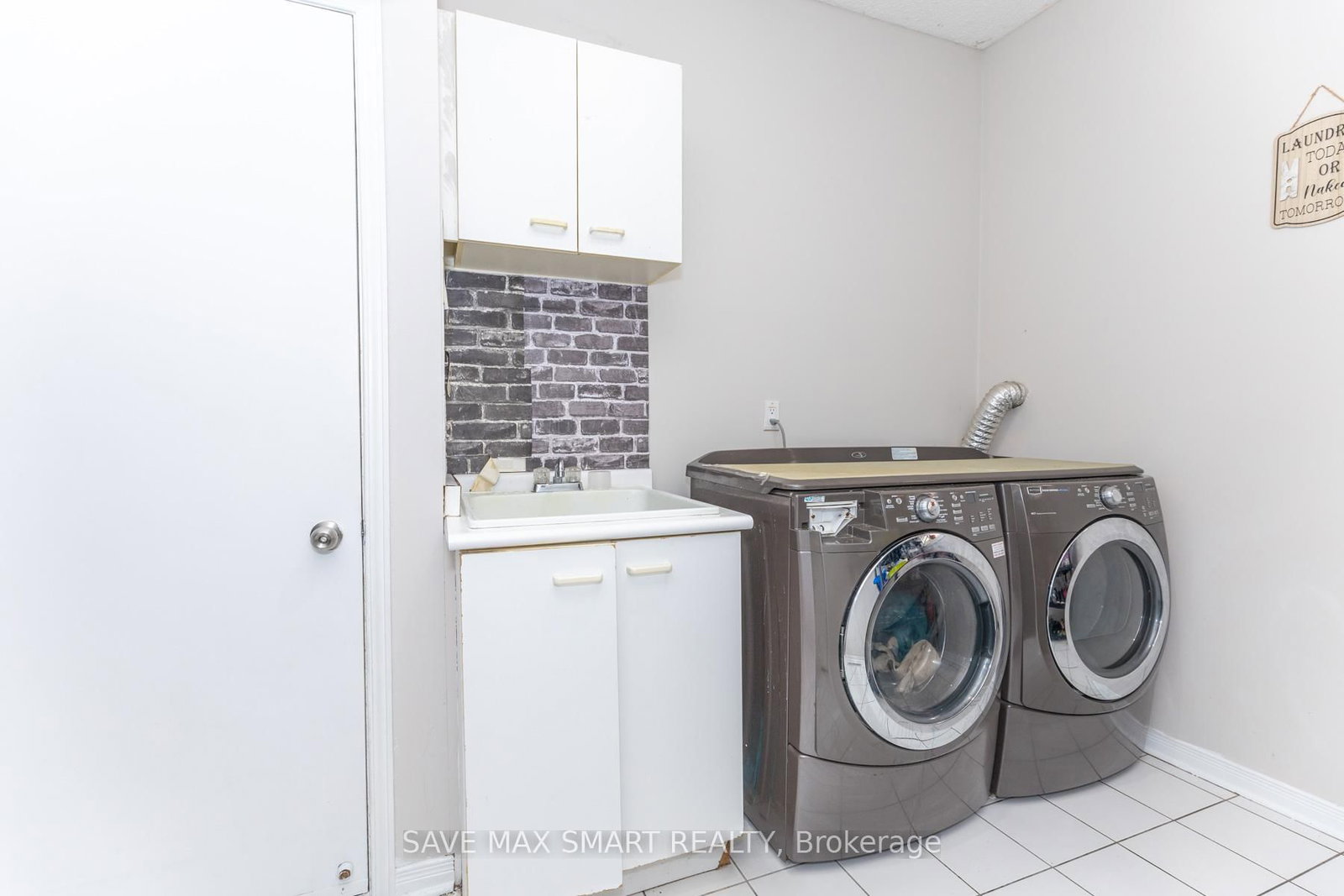 Detached House for sale at 46 Canarvan Court, Brampton, Ontario, L6Y 4N1 - Fletcher's Creek South - MLS: W13000668