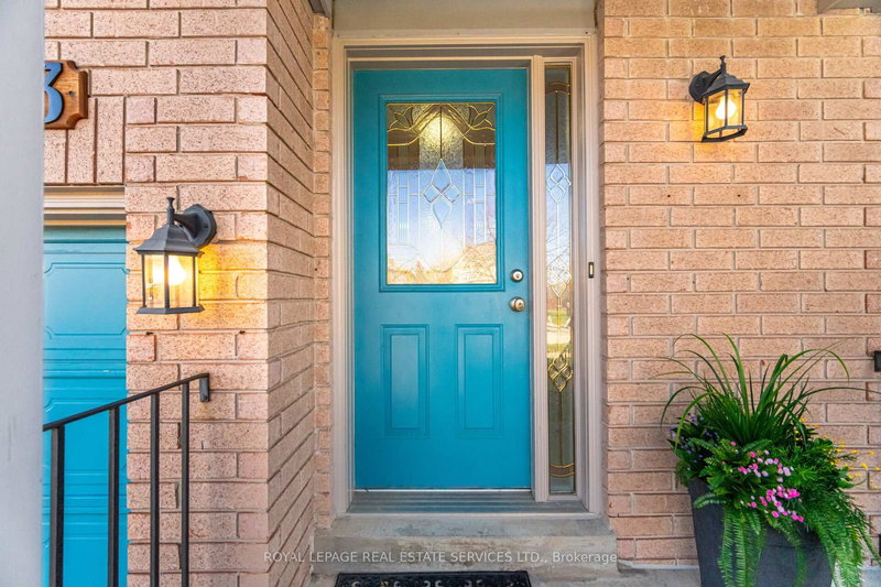 5593 Palmerston Cres, Mississauga, L5M 5Z8 | Image 3