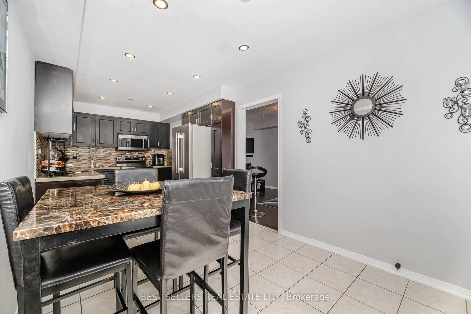 Townhouse for sale at 416 Duncan Lane, Milton, Ontario, L9T 0V3 - Scott - MLS: W13001032