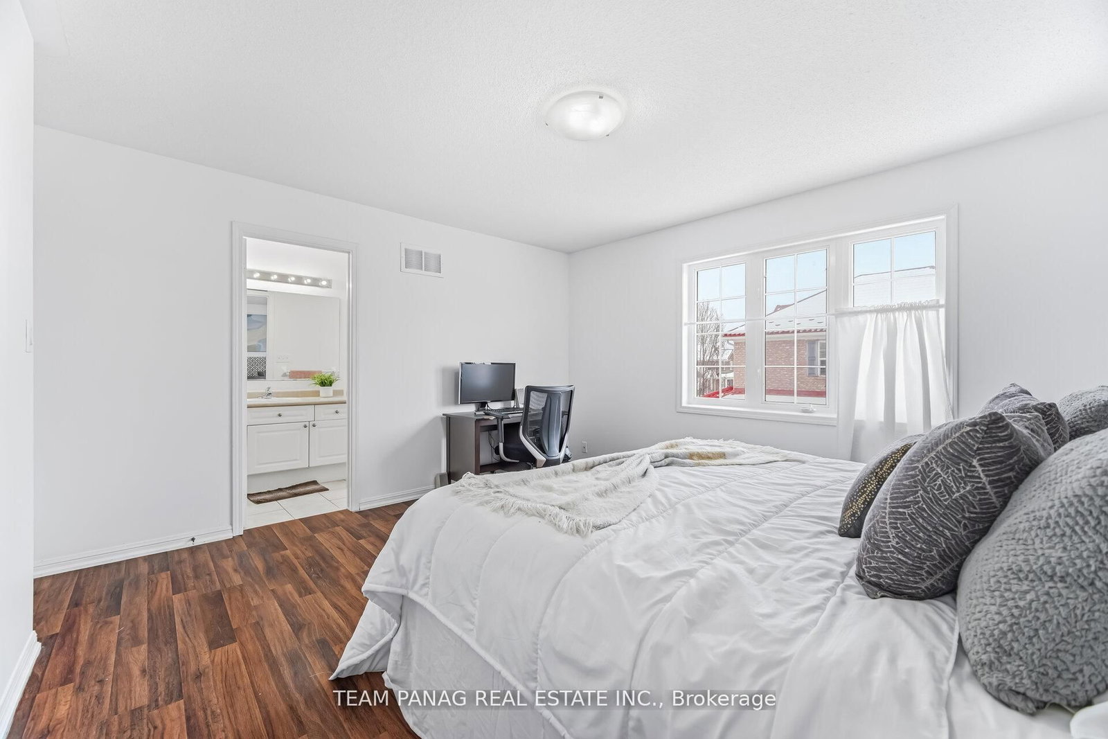 Detached House for sale at 3 Decker Hollow Circle, Brampton, Ontario, L6X 0L1 - Credit Valley - MLS: W13001144