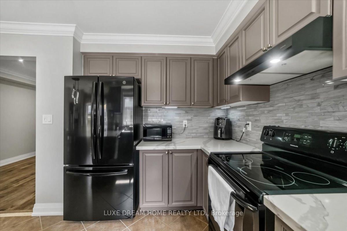 Townhouse for sale at 100 Panton Trail, Milton, Ontario, L9T 6K1 - Dempsey - MLS: W13001354