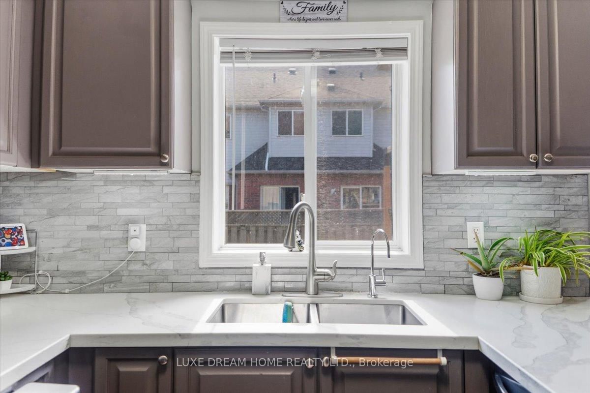 Townhouse for sale at 100 Panton Trail, Milton, Ontario, L9T 6K1 - Dempsey - MLS: W13001354