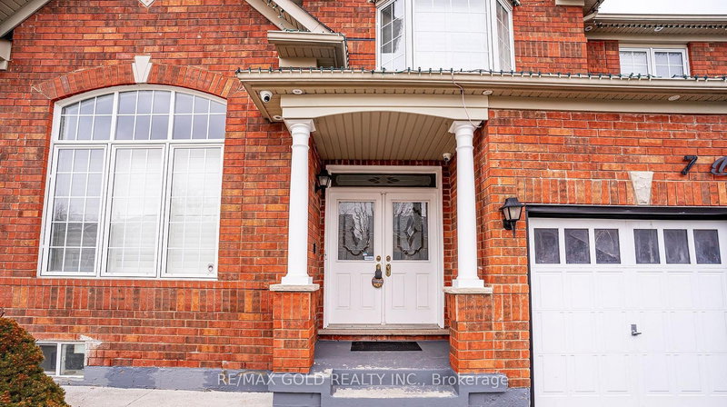 7 Bettey Rd, Brampton, L6P 1S9 | Image 3