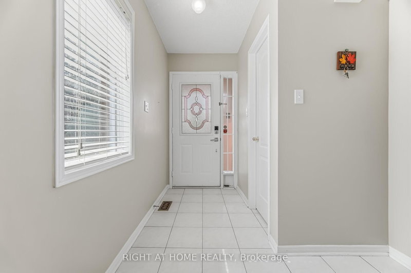 5956 Dalebrook Cres, Mississauga, L5M 5S1 | Image 3