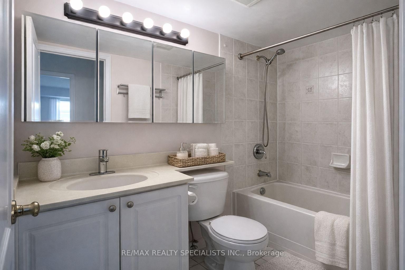 4879 Kimbermount Avenue, Unit 810 - Photo 6