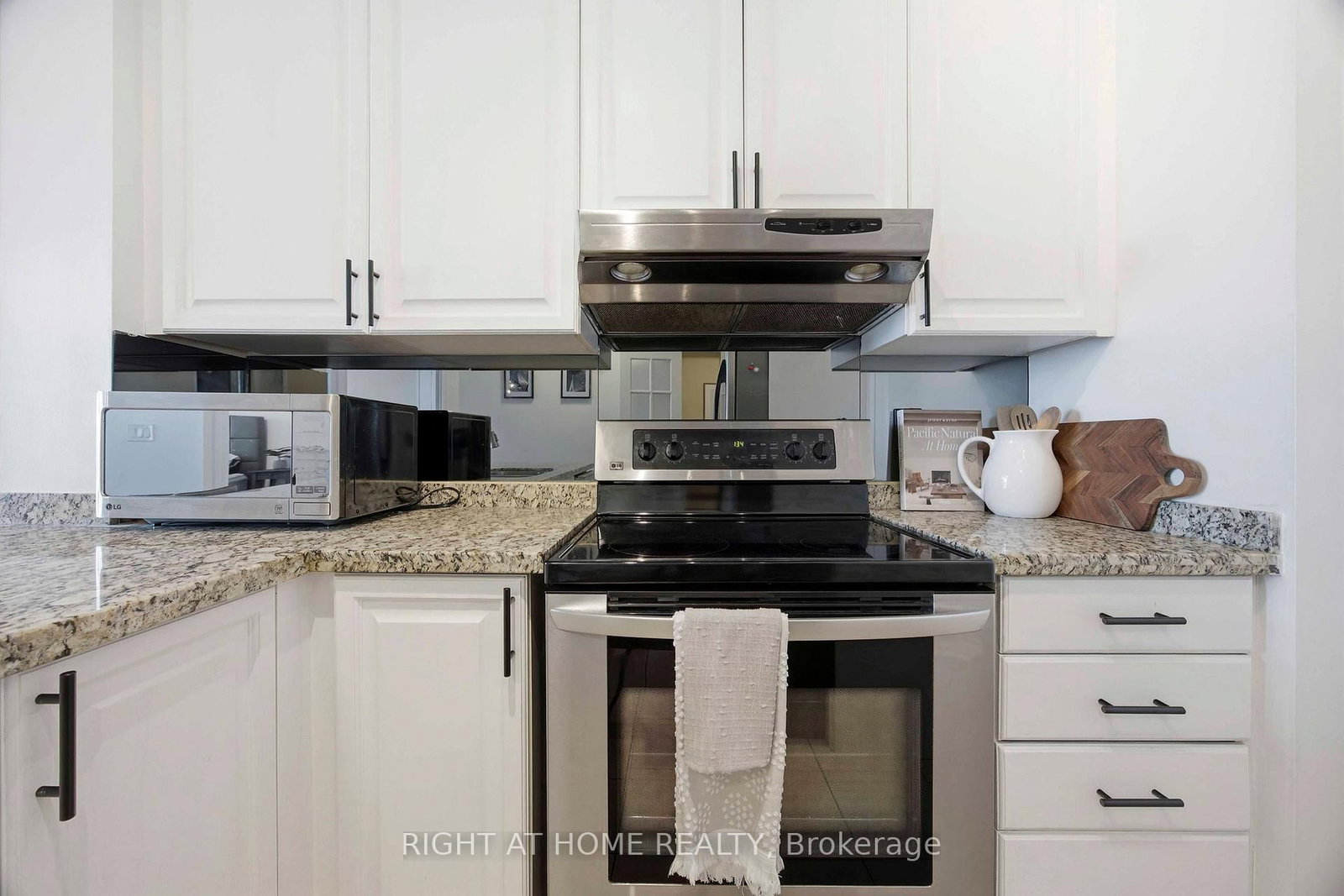 1 Elm Street W, Unit 2404 - Photo 4