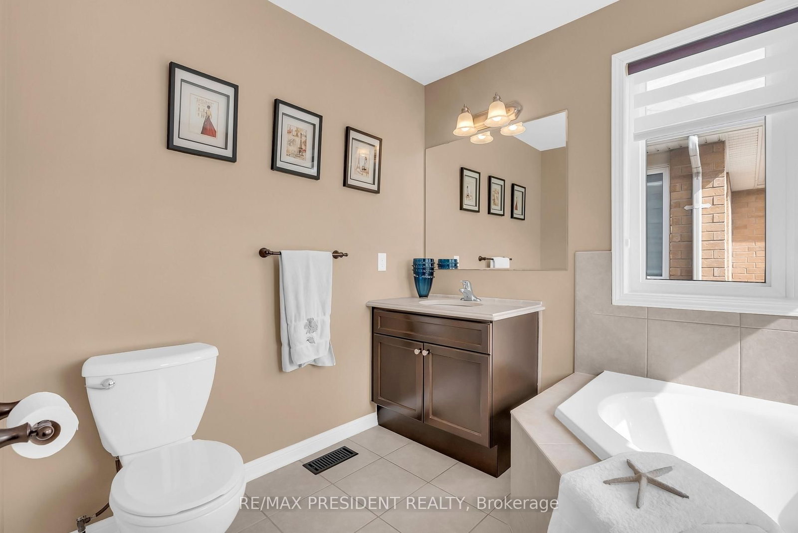 Detached House for sale at 306 Pringle Avenue, Milton, Ontario, L9T 7N2 - Scott - MLS: W13001746