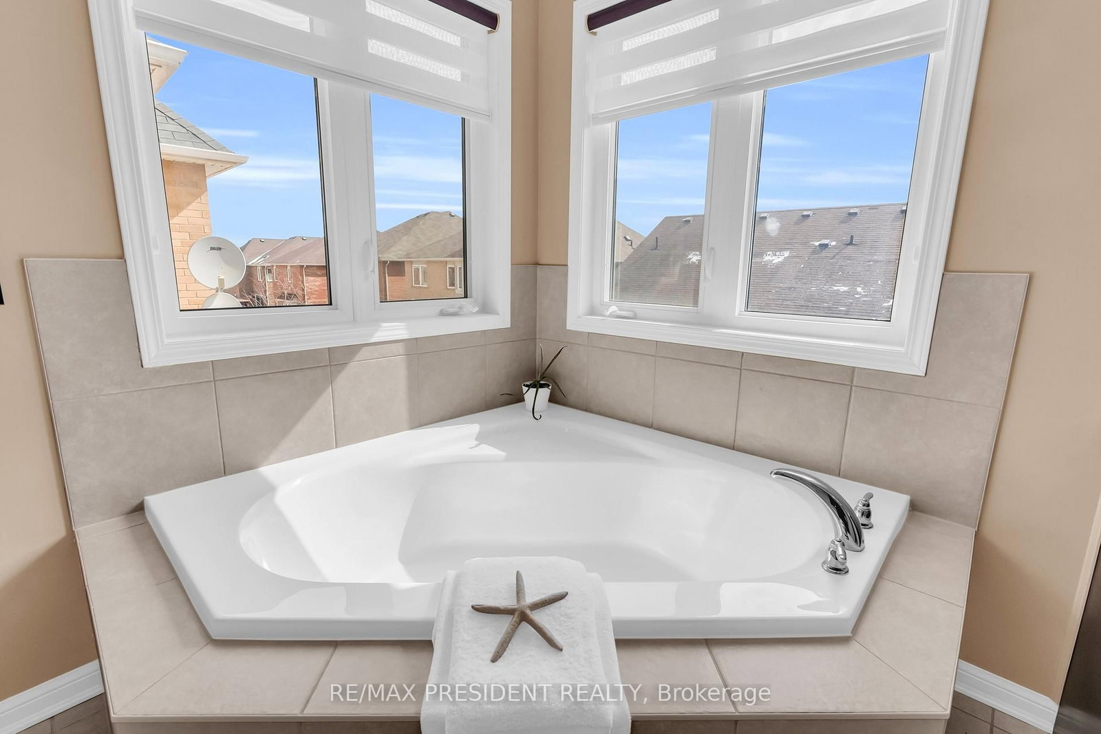 Detached House for sale at 306 Pringle Avenue, Milton, Ontario, L9T 7N2 - Scott - MLS: W13001746