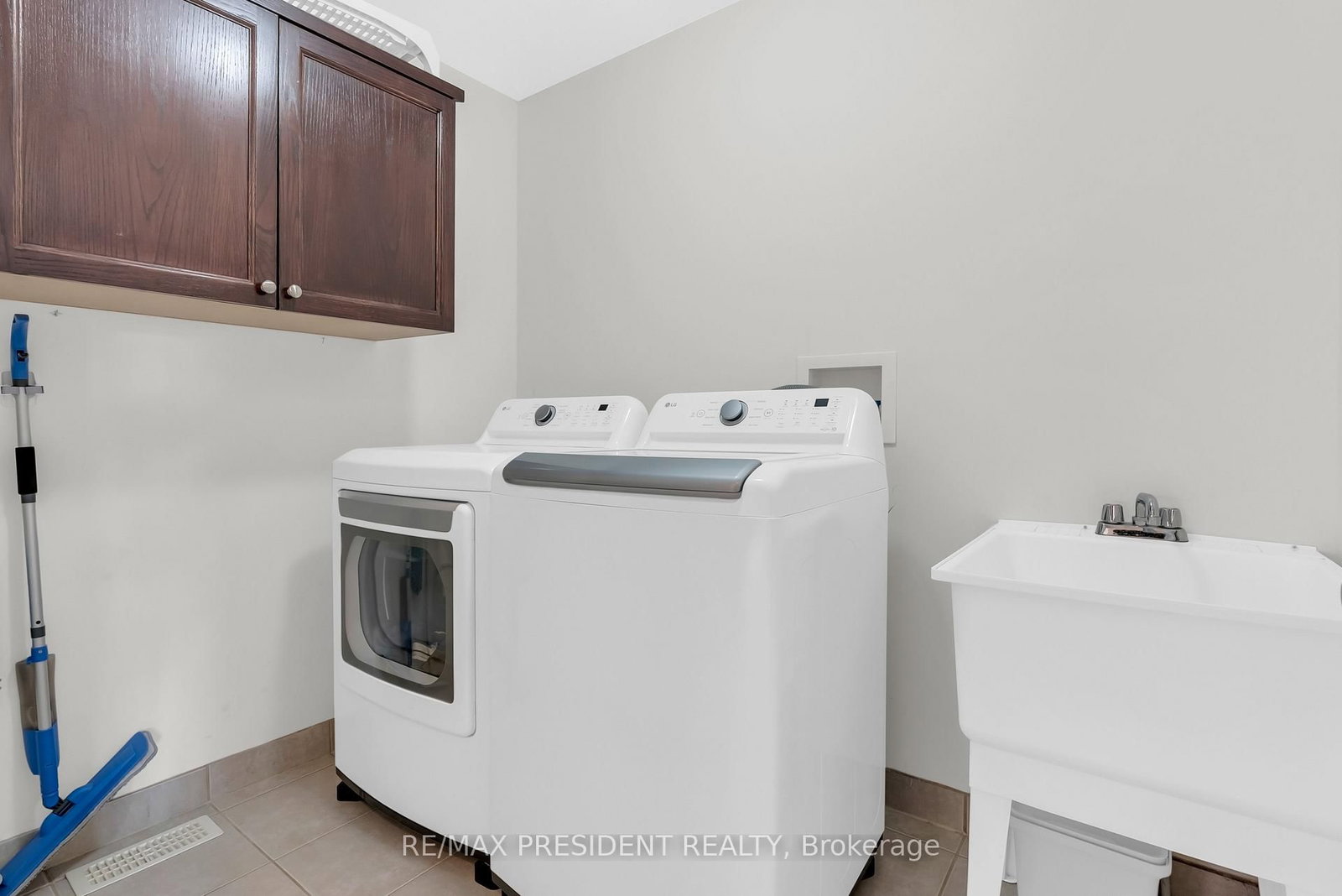 Detached House for sale at 306 Pringle Avenue, Milton, Ontario, L9T 7N2 - Scott - MLS: W13001746