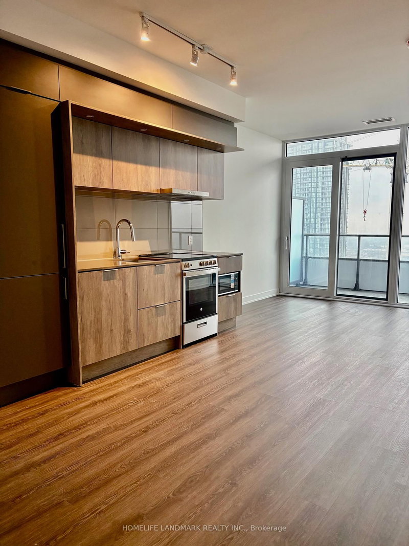 home for lease on 3201-448 Burnhamthorpe Road West Road