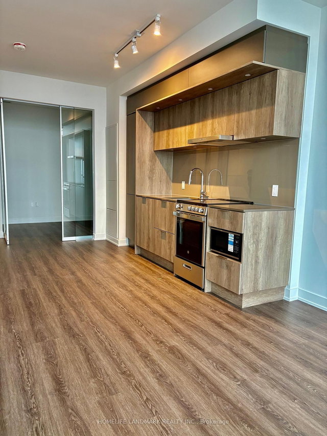 3201 - 448 Burnhamthorpe Road West Road