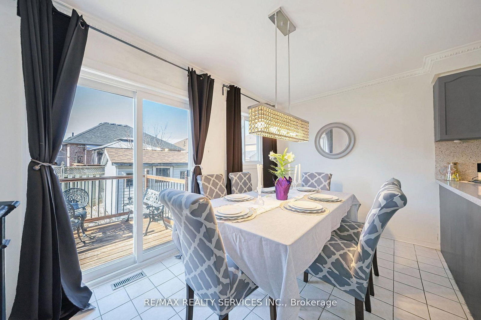 Detached House for sale at 27 Suncrest Drive, Brampton, Ontario, L6X 4L5 - Brampton West - MLS: W13001822