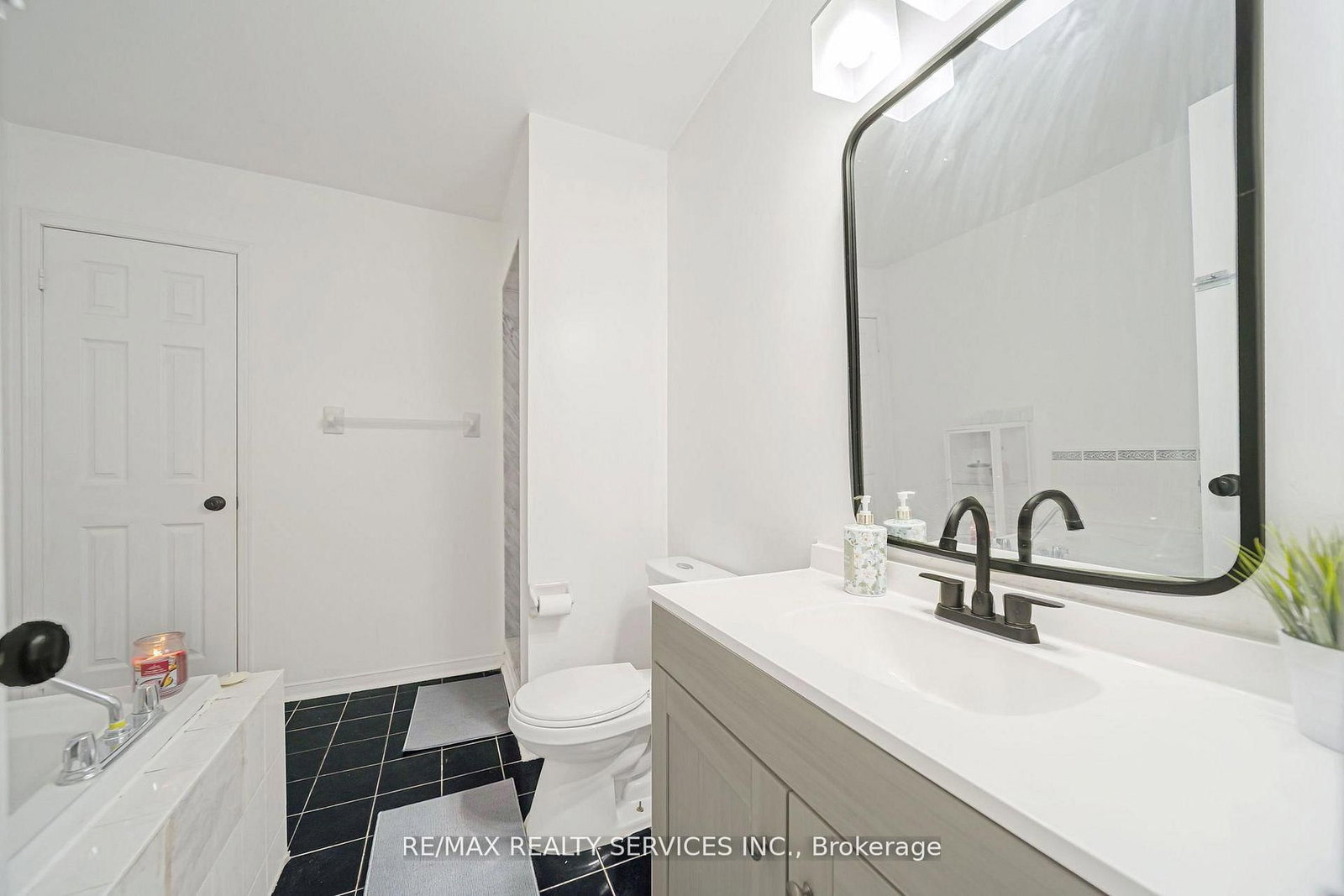 Detached House for sale at 27 Suncrest Drive, Brampton, Ontario, L6X 4L5 - Brampton West - MLS: W13001822