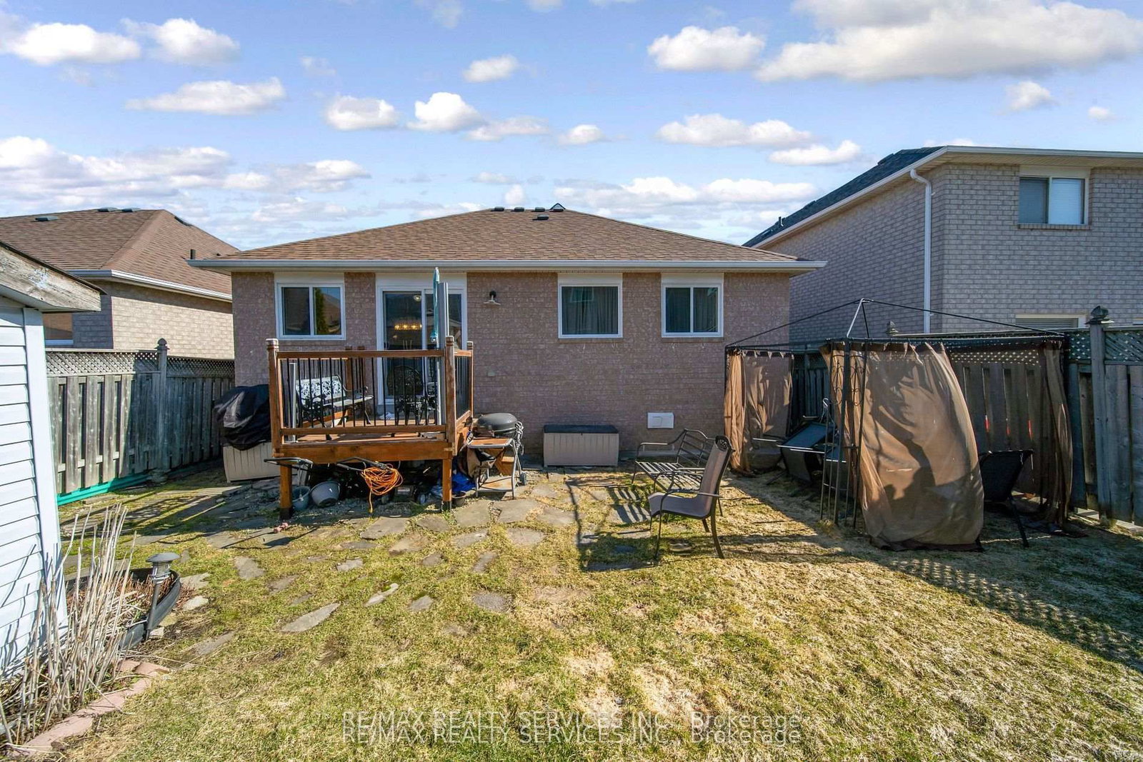 Detached House for sale at 27 Suncrest Drive, Brampton, Ontario, L6X 4L5 - Brampton West - MLS: W13001822