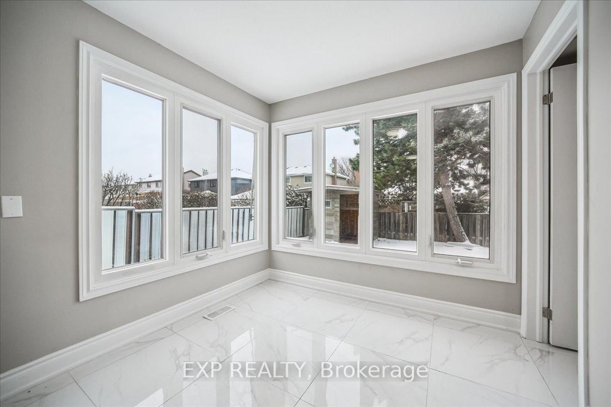 Detached House for sale at 44 Newcastle Crescent, Brampton, Ontario, L6S 3Y8 - Westgate - MLS: W13001866