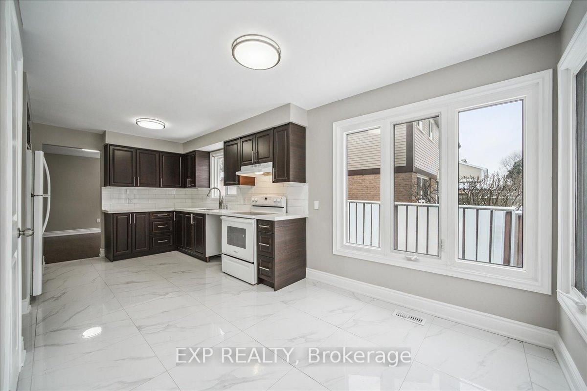 Detached House for sale at 44 Newcastle Crescent, Brampton, Ontario, L6S 3Y8 - Westgate - MLS: W13001866