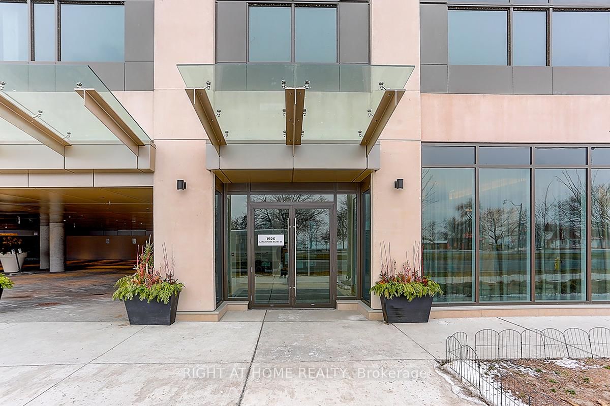 1926 Lakeshore Boulevard W, Unit 2817 - Photo 2