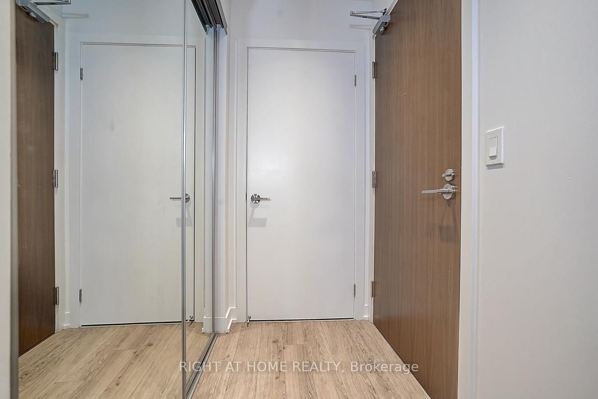 1926 Lakeshore Boulevard W, Unit 2817 - Photo 5