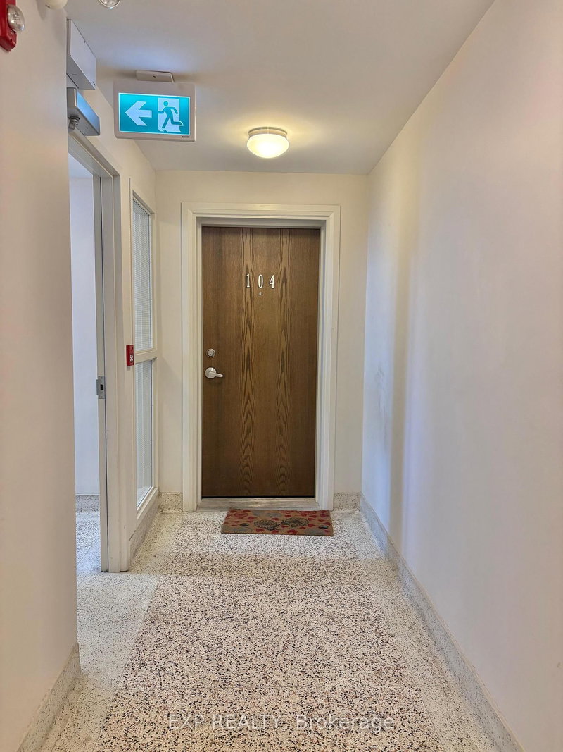 104 - 5 Paisley Blvd E, Mississauga, L6A 1P3 | Image 2