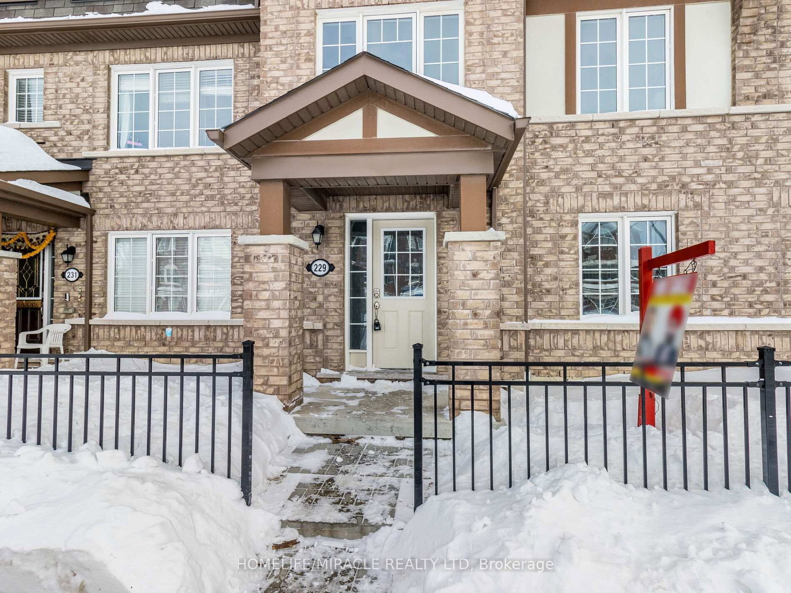 229 Remembrance Brampton,ON L7A 4J9 — Photo 2