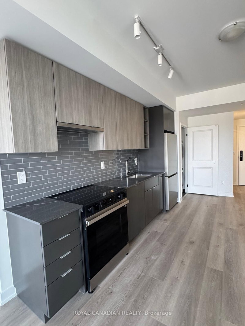 home for lease on 610-2075 Lakeshore Road