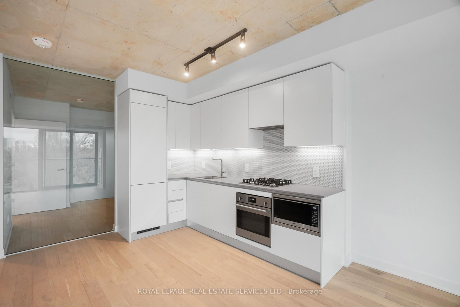 2720 Dundas Street W, Unit 302 - Photo 10