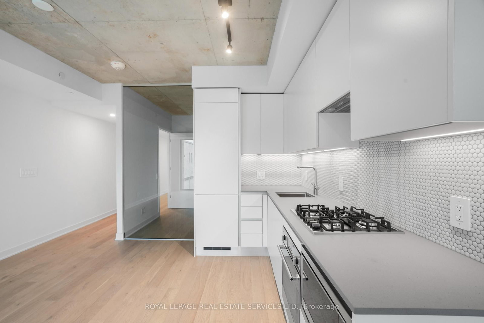 2720 Dundas Street W, Unit 302 - Photo 11