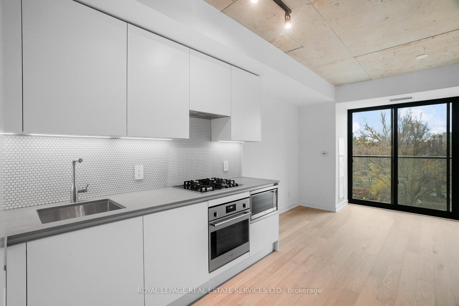 2720 Dundas Street W, Unit 302 - Photo 8