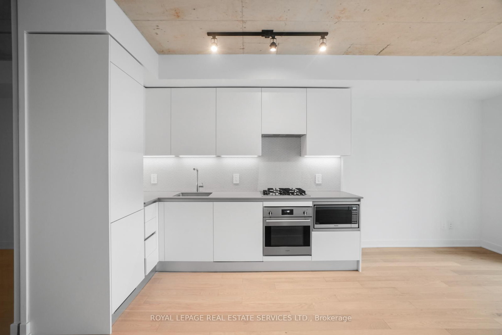 2720 Dundas Street W, Unit 302 - Photo 9