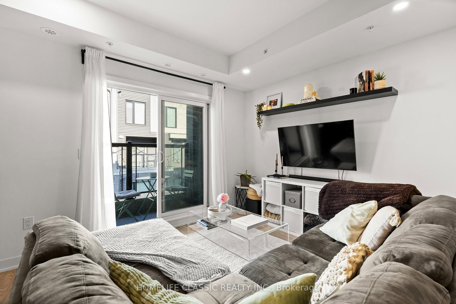 3476 Widdicombe Way, Unit 9 - Photo 8