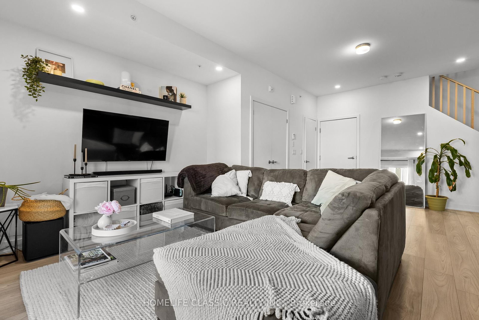 3476 Widdicombe Way, Unit 9 - Photo 9