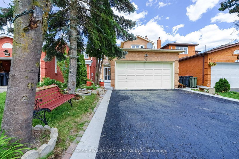 48 Cortez Crt, Brampton, L6X 3Y9 | Image 3