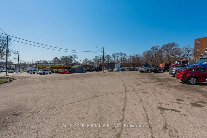 12 Kincort St, Toronto, M6M 3E1 | Image 2