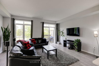 379 Ladycroft Mississauga,ON L5A 1E7 — Photo 4
