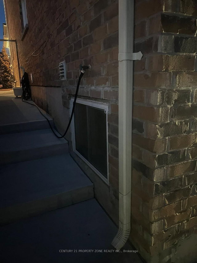 1568 Gainer Crescent