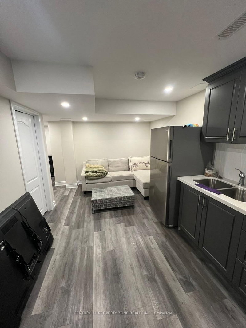 1568 Gainer Cres, Milton, L9T 8Y3 | Image 3