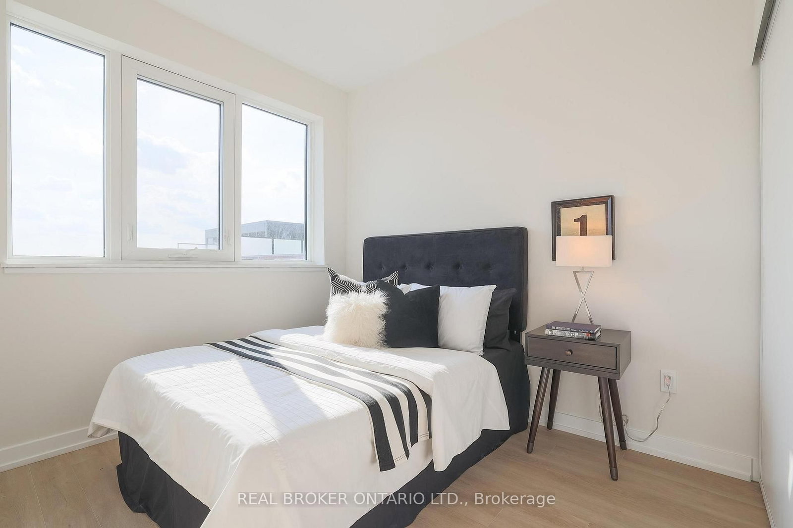 2300 St Clair Avenue W, Unit 915 - Photo 19
