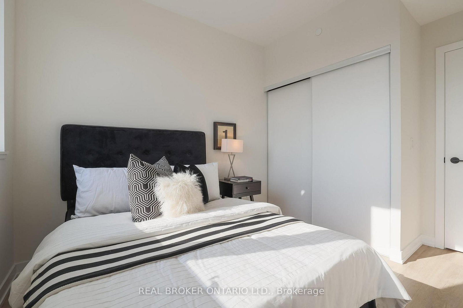 2300 St Clair Avenue W, Unit 915 - Photo 21