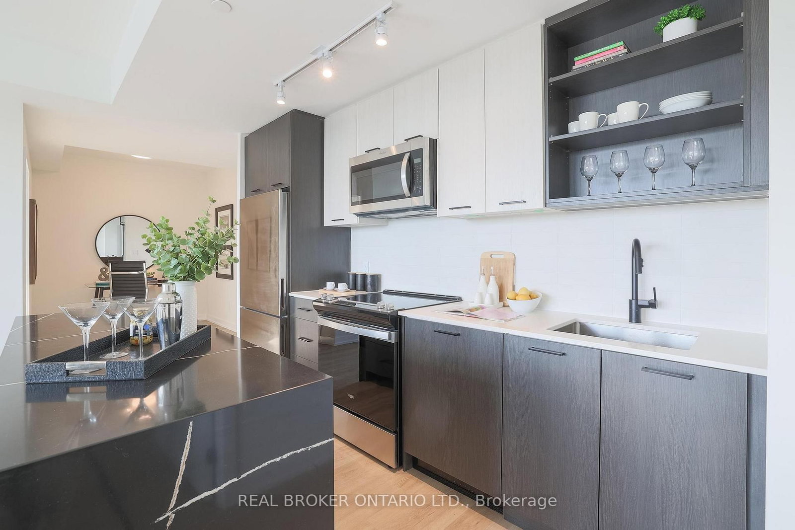 2300 St Clair Avenue W, Unit 915 - Photo 6