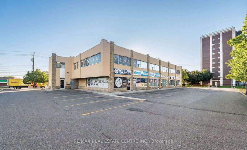 202 - 49 Hillcrest Ave, Brampton, L6W 4V4 | Image 2
