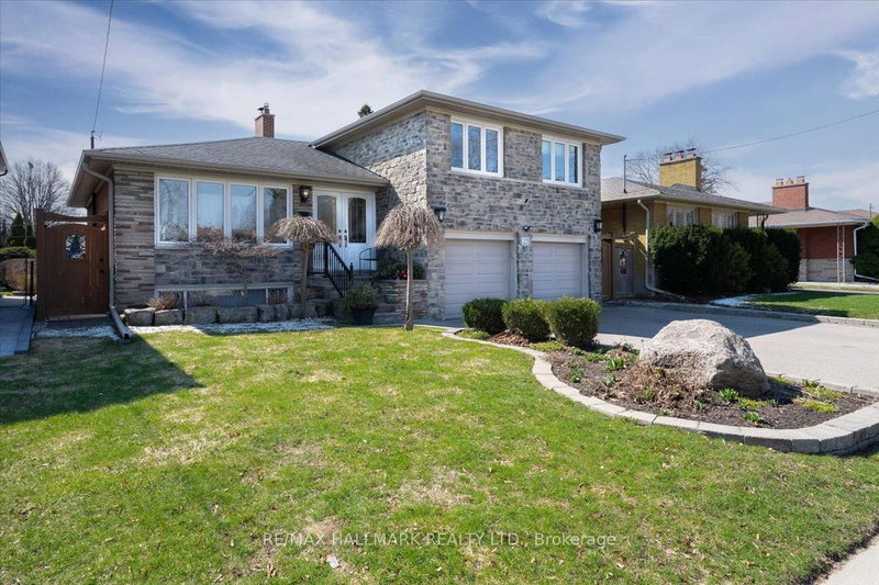 25 Fenley Dr, Toronto, M9R 1M3 | Image 2